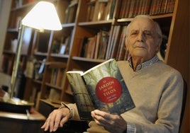 Muere el escritor y premio Planeta José Luis Olaizola, a los 97 años