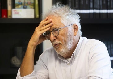 Héctor Abad Faciolince, durante la entrevista con ABC