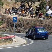Algunos de los asistentes que han disfrutado del rally, en el que han participado 50 vehículos