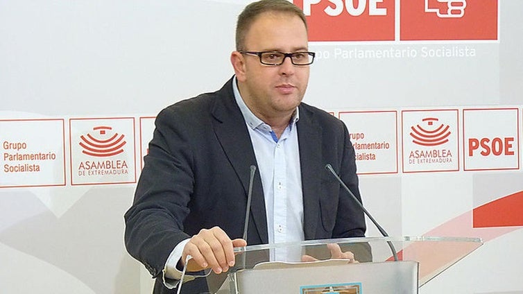 El alcalde socialista de Mérida pide a Pedro Sánchez el adelanto electoral: «No esperaría a 2027»