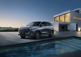 DFSK E5, un interesante SUV de siete plazas, híbrido enchufable