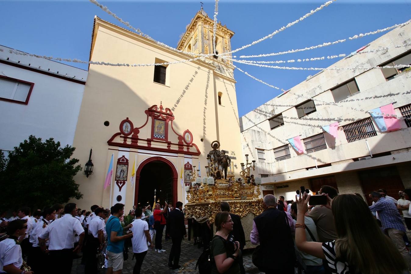 Procesión de María Auxiliadora de los Salesianos de la Trinidad