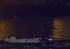 Narcolanchas llenas de garrafas en el río Guadalete en El Puerto